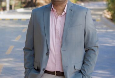 4. Dr. P S Kalyan Sasidhar Photo. Associate Professor and Dean Student Dhirubhai Ambani Institute of Information and Communication Gujrat, Pioneering Mobile Computing and Network Sensing